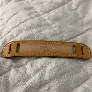 LV shoulder strap keeper